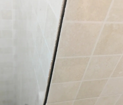 云龙瓷砖空鼓维修公司分享阳台瓷砖脱落的修复过程可以分为以下几个步骤